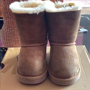 Toddler Ugg Bailey Bow boots size 6c